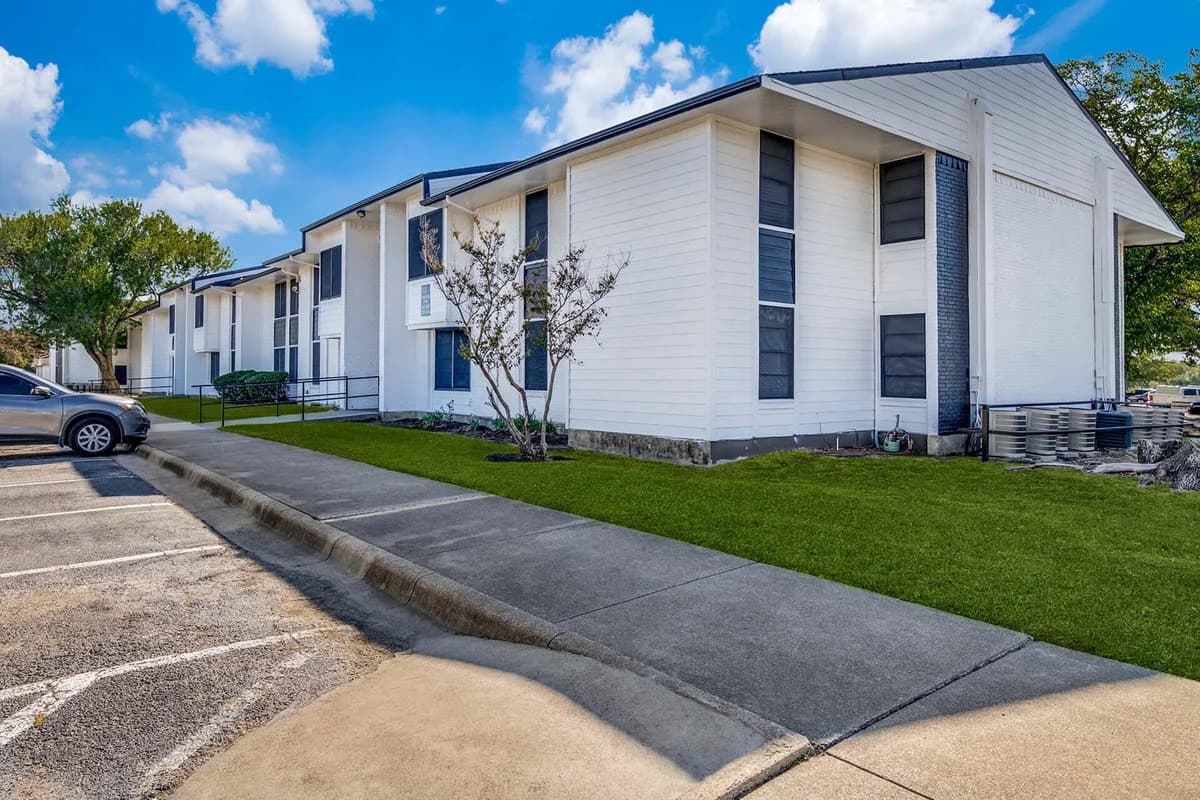 Arlington apartments for rent - Property image - Oakmont Apartment Homes - 3