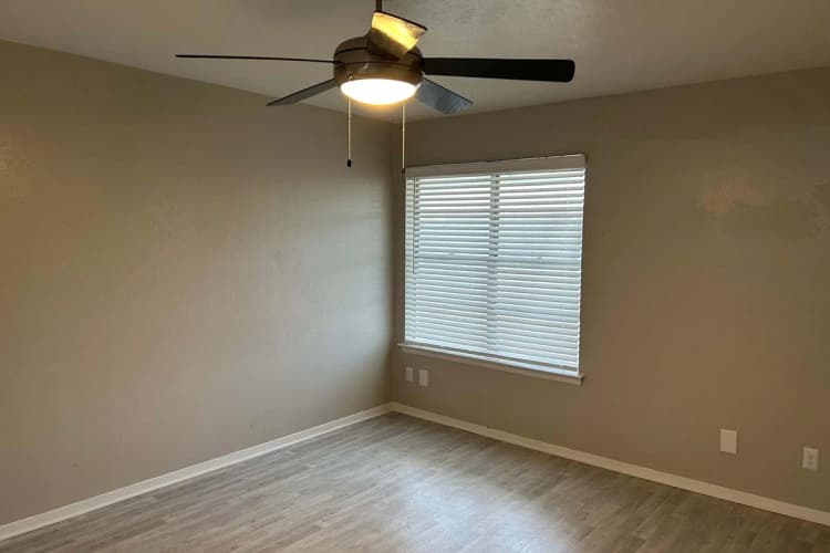 Arlington apartments for rent - image - Oakmont Apartment Homes - Bedroom 7.jpg