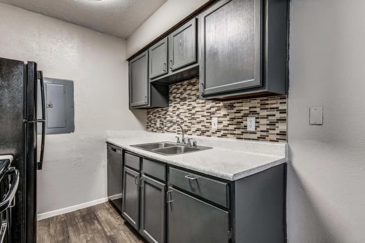 Arlington apartments for rent - image - Oakmont Apartment Homes - Kitchen.jpg