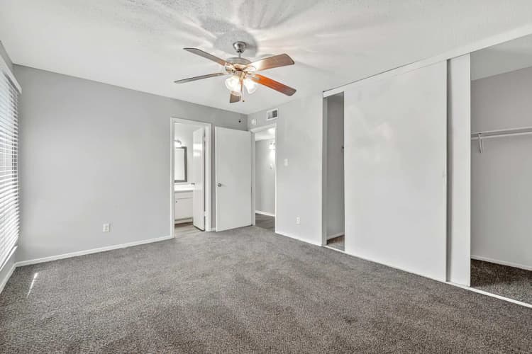 Arlington apartments for rent - image - Park At Timberlake - Living Room 6.jpeg