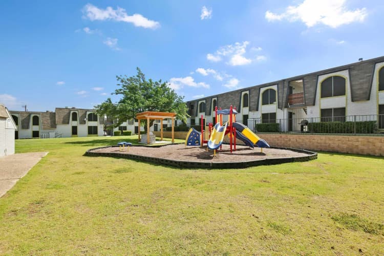 Arlington apartments for rent - image - Park At Timberlake - Exterior 9.jpg