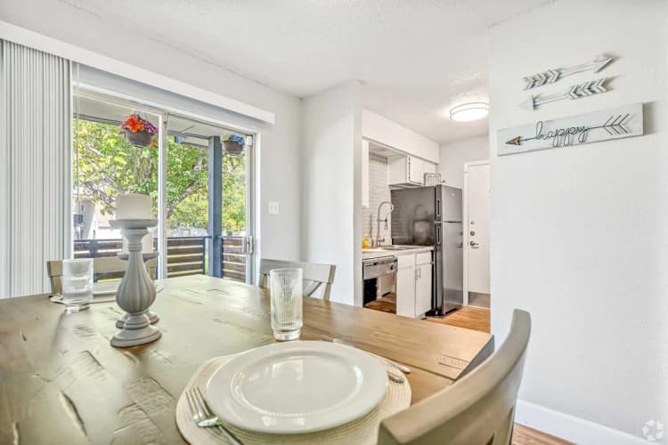 Arlington apartments for rent - image - Park At Timberlake - Dinning Area.jpeg