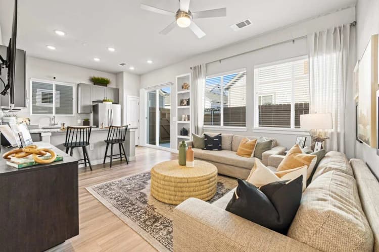 Arlington apartments for rent - image - Avilla Lakeridge - 05.jpeg