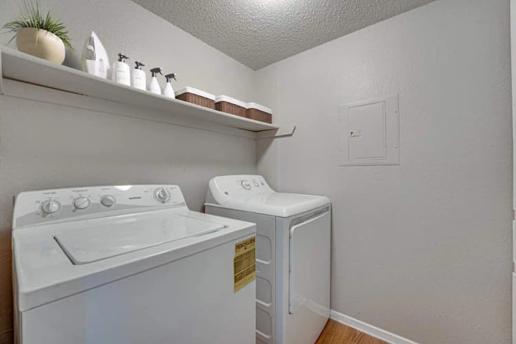 Arlington apartments for rent - image - Bardin Oaks - 08.jpg
