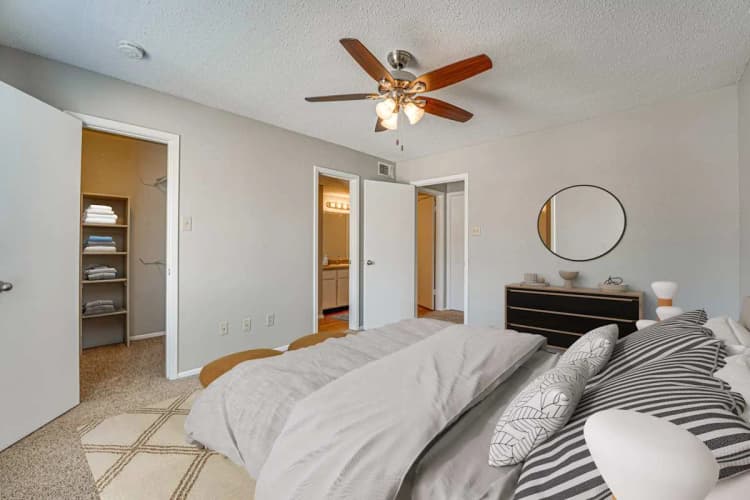 Arlington apartments for rent - image - Bardin Oaks - 07.jpg
