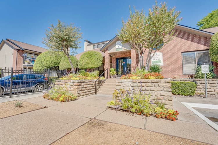 Arlington apartments for rent - image - Bardin Oaks - 47.jpg