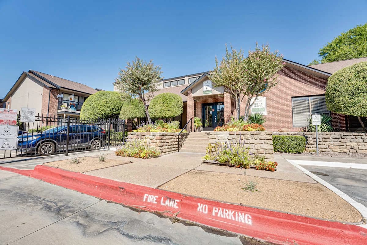 Arlington apartments for rent - Property image - Bardin Oaks - 3