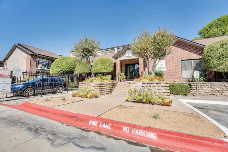 Arlington apartments for rent - image - Bardin Oaks - 48.jpg