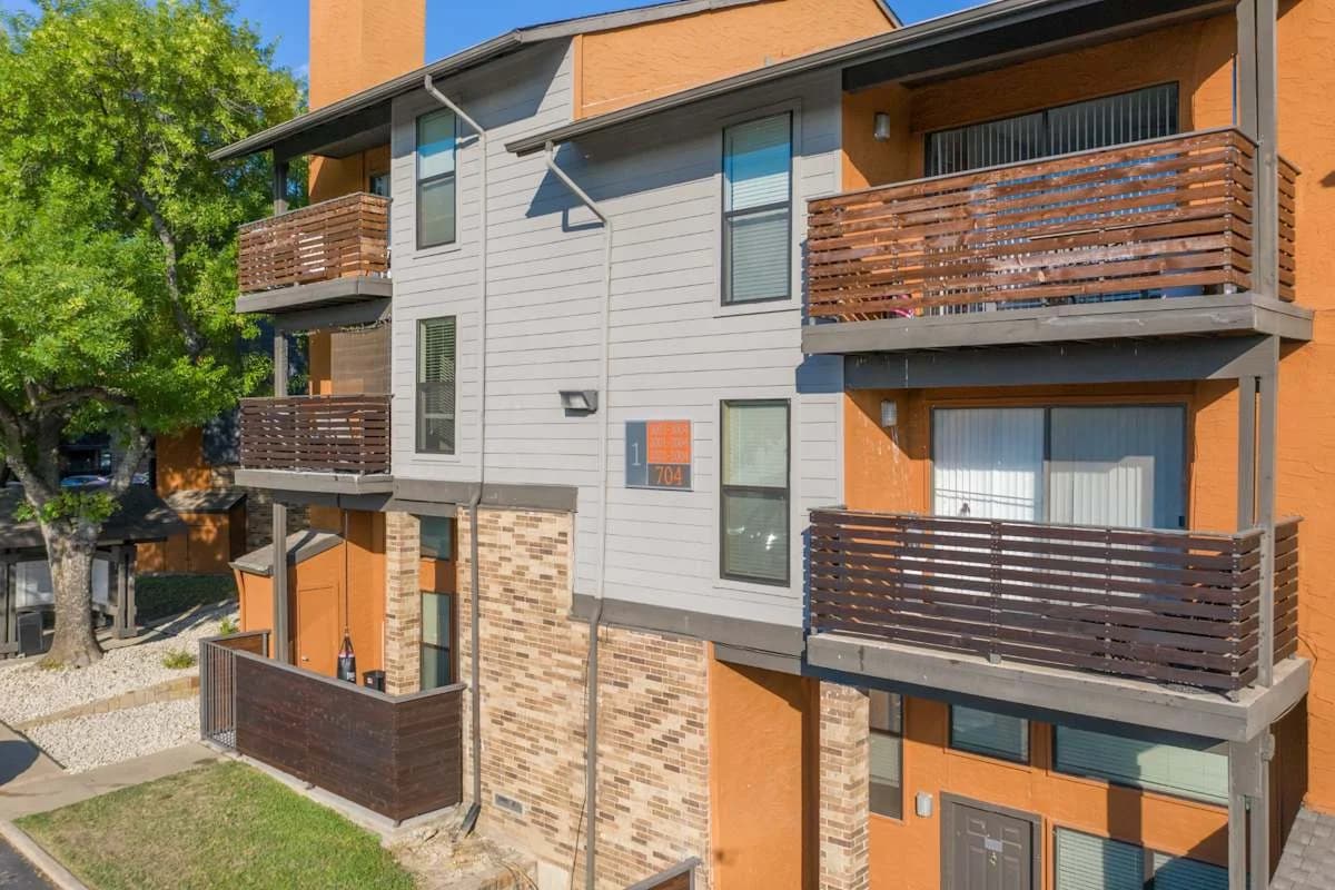 Arlington apartments for rent - Property image - Vine Apartments - 1