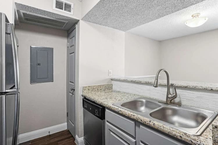 Arlington apartments for rent - image - Vine Apartments - 16 (1).jpg