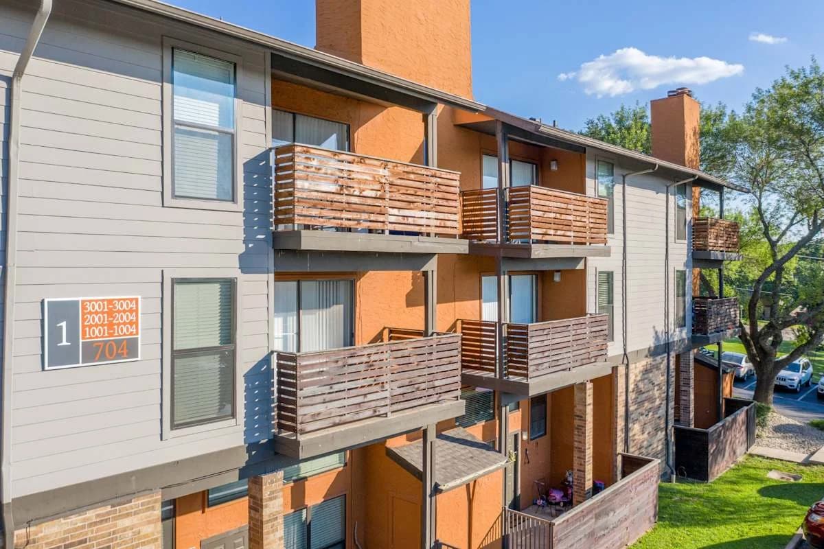 Arlington apartments for rent - Property image - Vine Apartments - 3