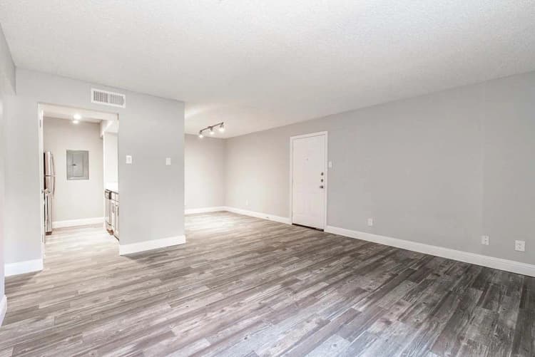 Arlington apartments for rent - image - Vine Apartments - 34 (1).jpg