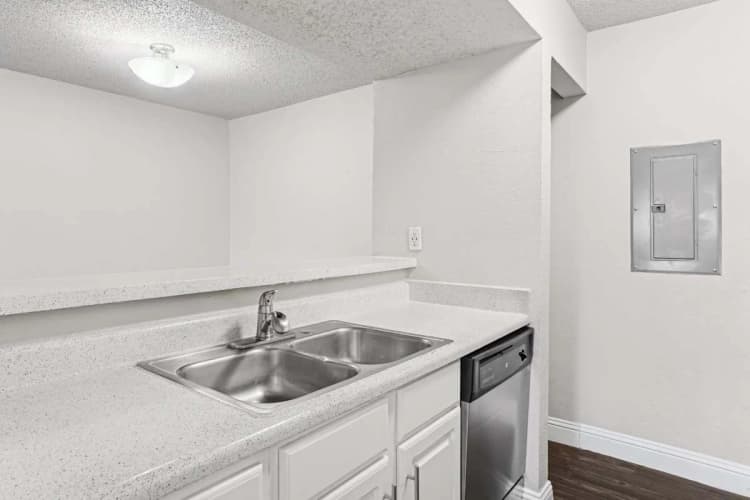 Arlington apartments for rent - image - Vine Apartments - 48 (1).jpg