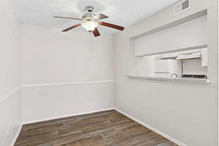 Arlington apartments for rent - image - Vine Apartments - 53 (1).jpg