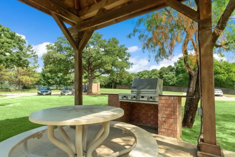 Arlington apartments for rent - image - Falcon Lakes - 03.jpg