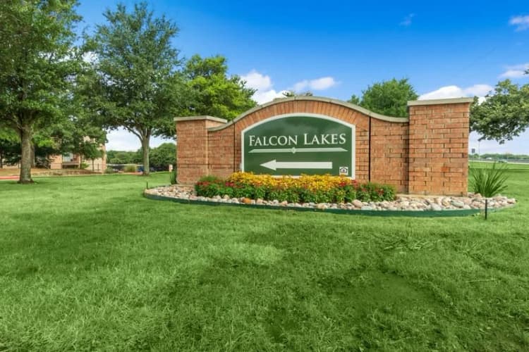 Arlington apartments for rent - image - Falcon Lakes - 05.jpg