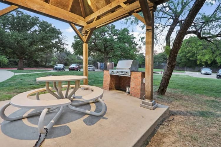 Arlington apartments for rent - image - Falcon Lakes - 08.jpg