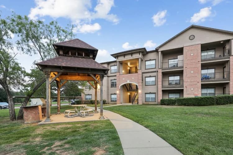 Arlington apartments for rent - image - Falcon Lakes - 12.jpg
