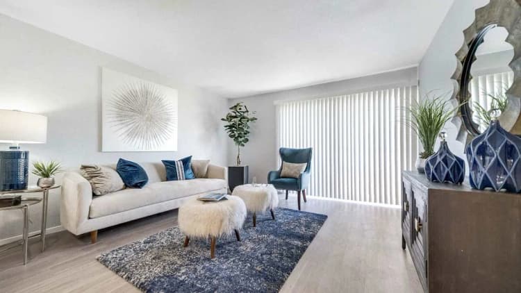 Arlington apartments for rent - image - Hendrix - 01.jpg
