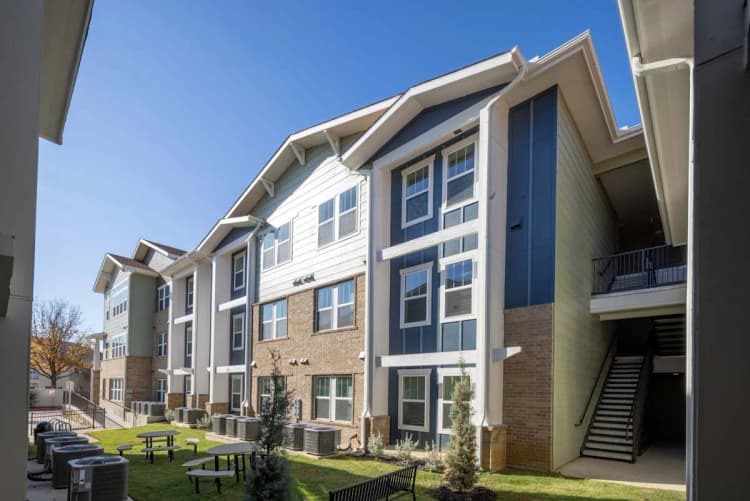 Arlington apartments for rent - image - Lydle Ridge Apartments - 03.jpg