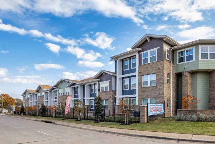 Arlington apartments for rent - image - Lydle Ridge Apartments - 02.jpg