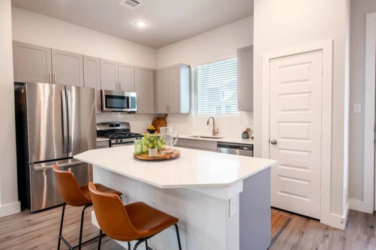 Arlington apartments for rent - image - Mission At Johnson Creek - 03.jpg