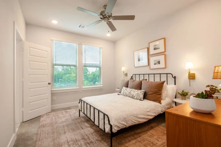 Arlington apartments for rent - image - Mission At Johnson Creek - 05.jpg