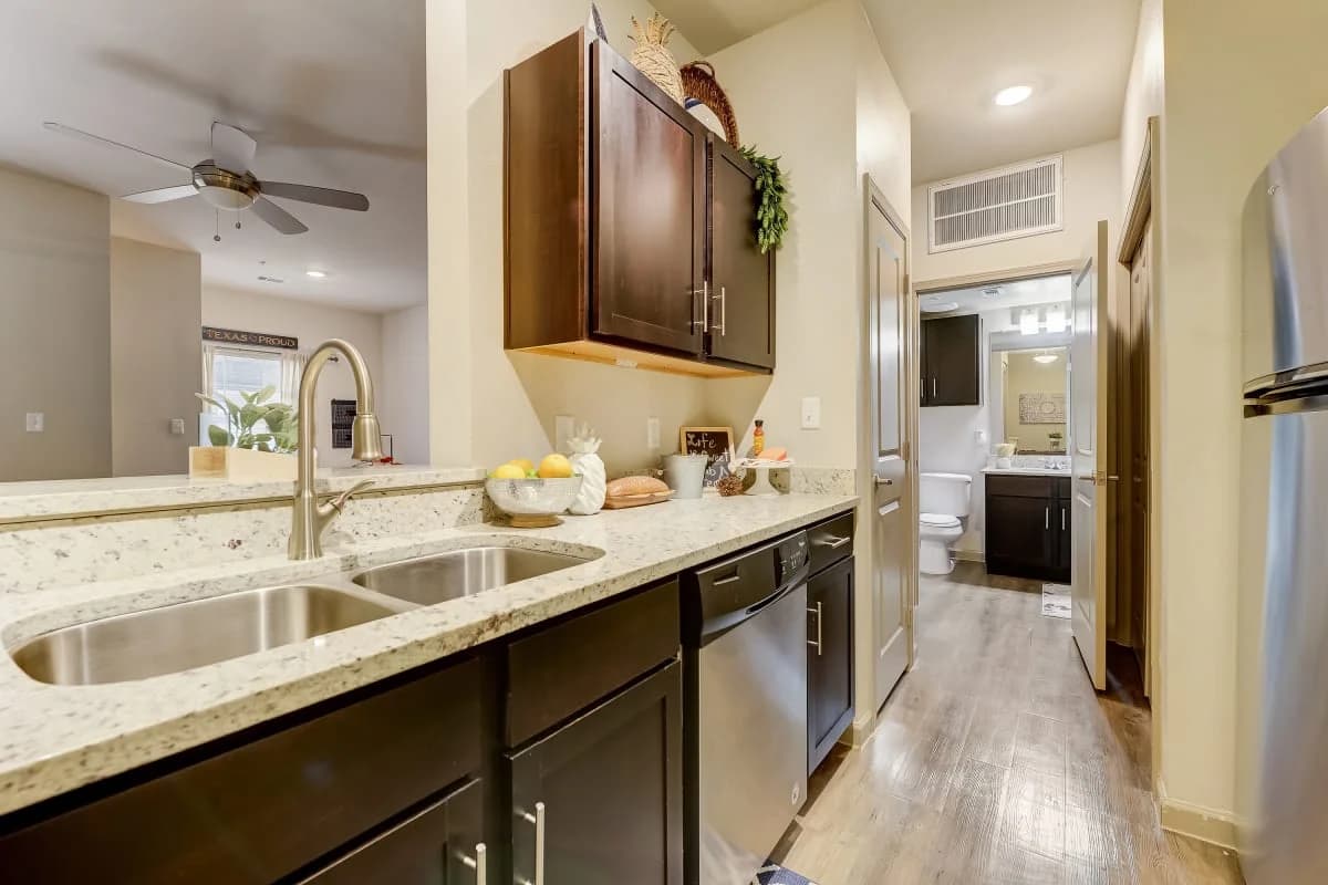 Arlington apartments for rent - image - Riverside Apartments - 01.jpg