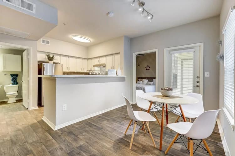 Arlington apartments for rent - image - Southpoint Villas - 04.jpg
