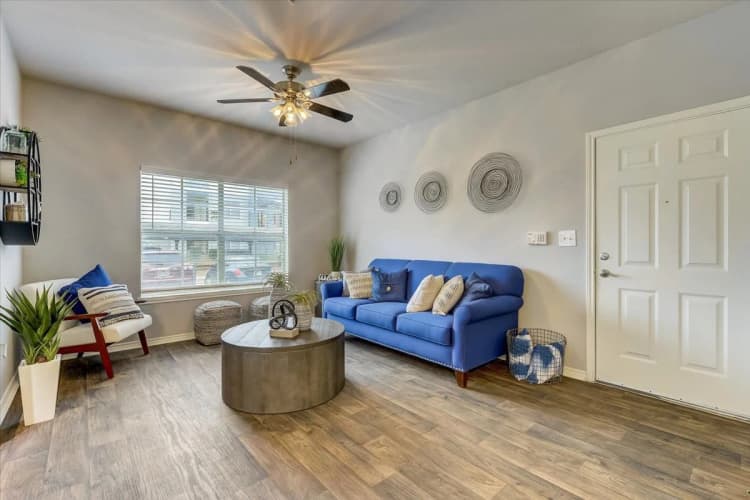 Arlington apartments for rent - image - Southpoint Villas - 03.jpg