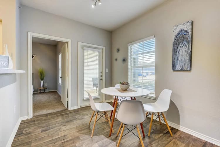 Arlington apartments for rent - image - Southpoint Villas - 05.jpg