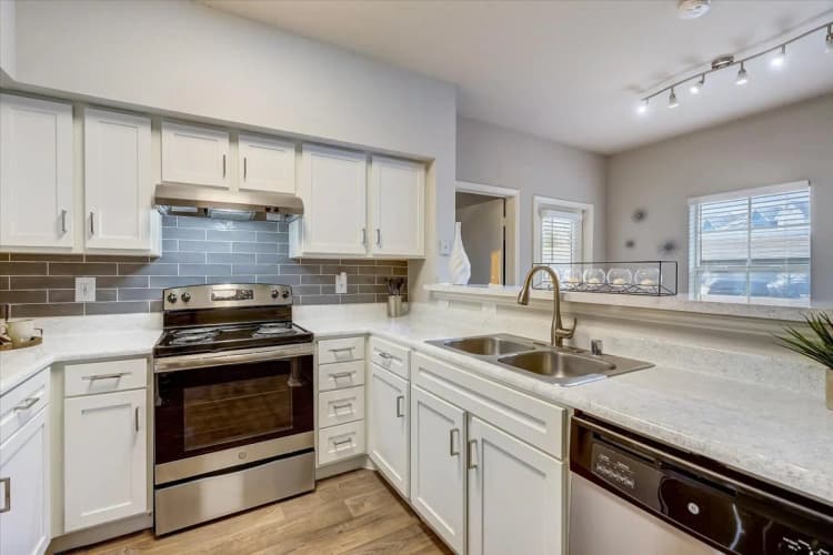 Arlington apartments for rent - image - Southpoint Villas - 07.jpg