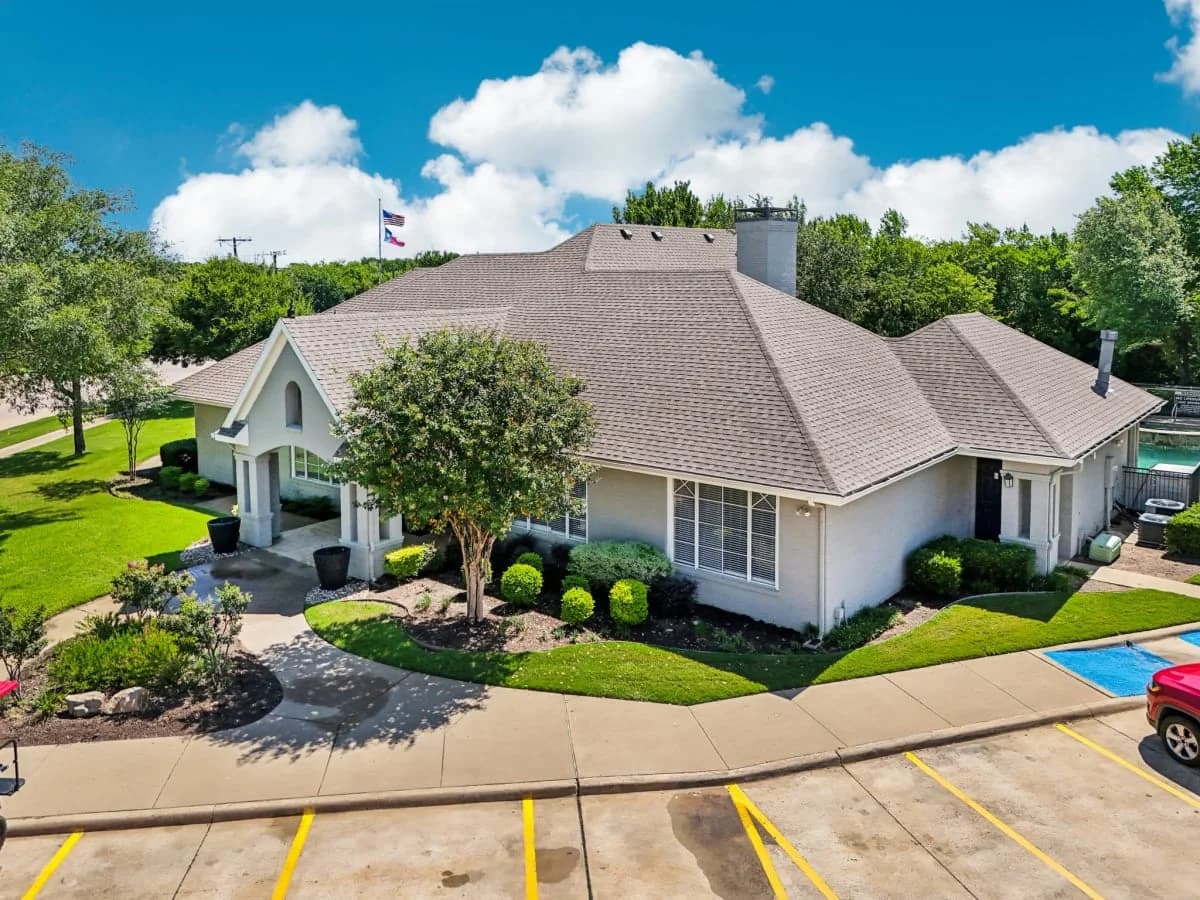 Arlington apartments for rent - Property image - Southpoint Villas - 2