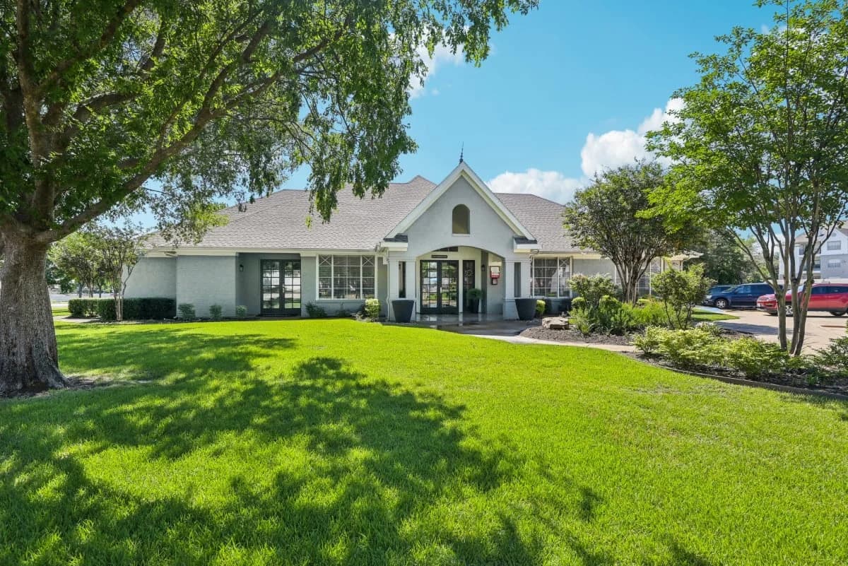 Arlington apartments for rent - Property image - Southpoint Villas - 1